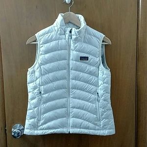 NWT Patagonia down vest - S